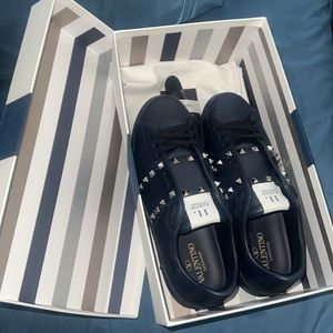 Valentino Rockstud Untitled Sneaker in Calfskin Leather 8.5 Mens